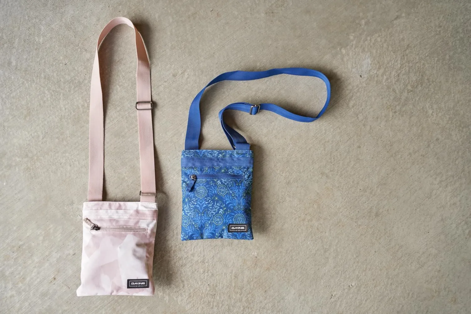 Dakine Shoulder Handbags