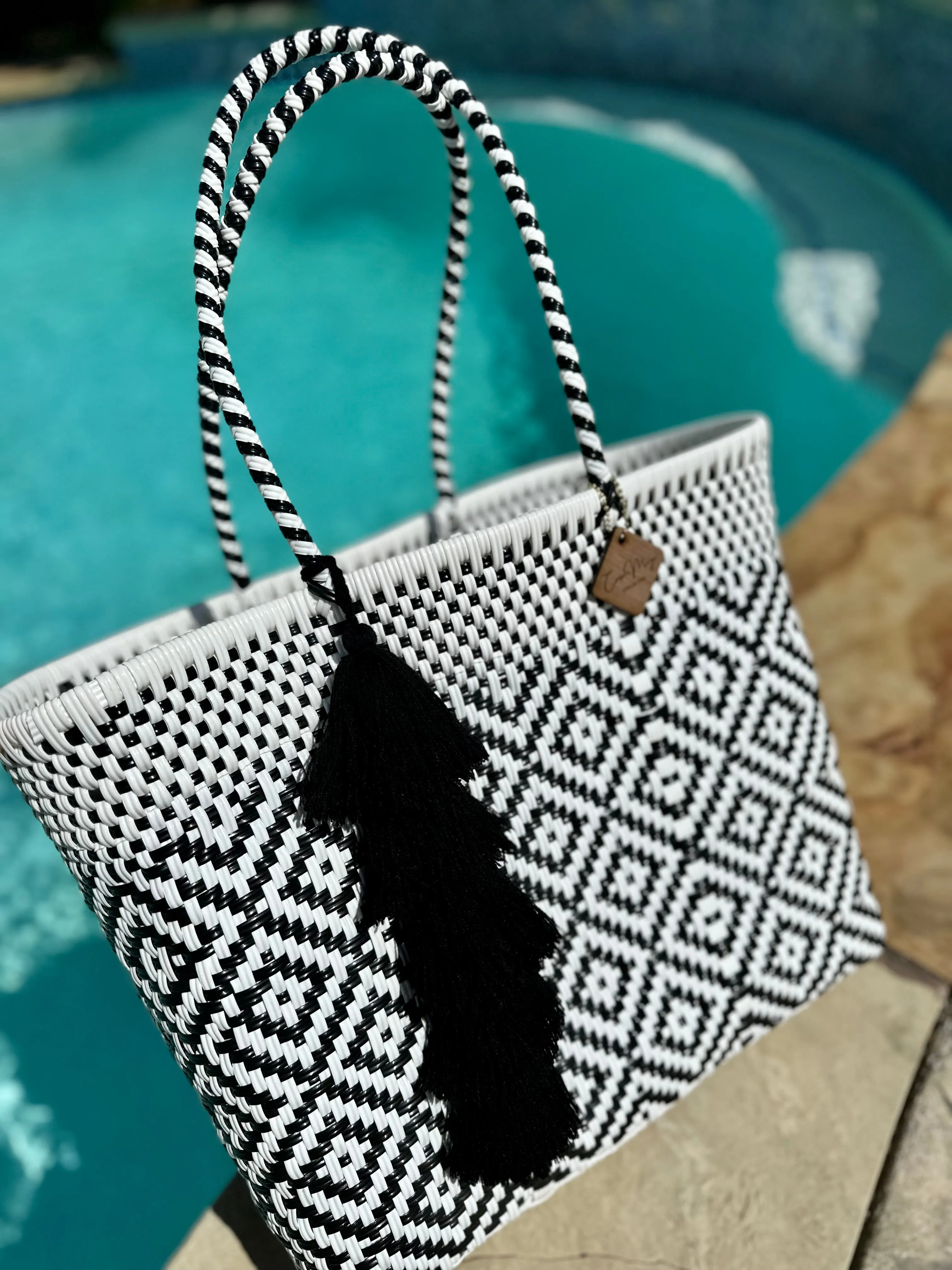 Large Tote - B   W