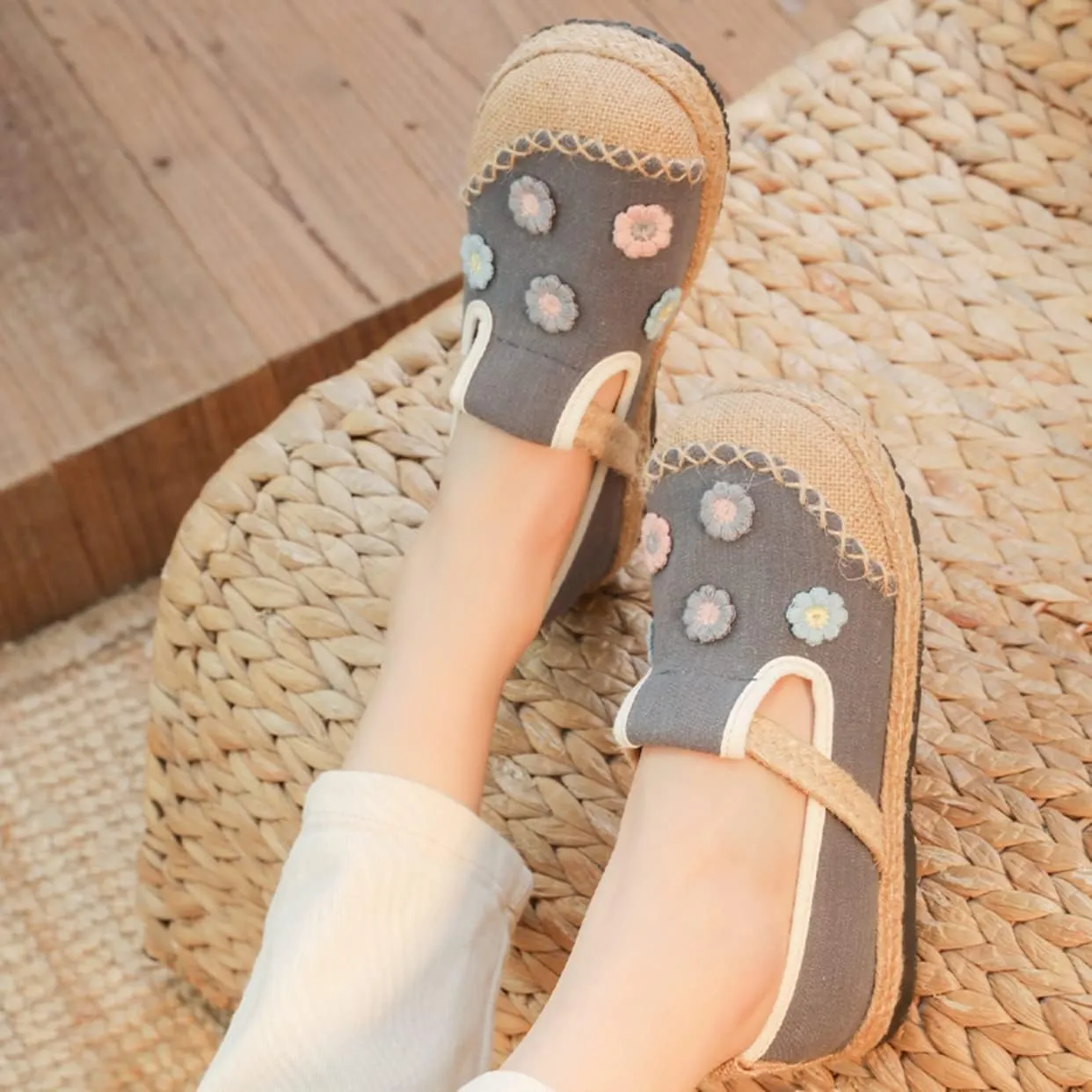 Micoklinlin Loafers for Women Espadrille Slip on Flat House Shoes Floral Embroidered Shoes Cotton Linen Sneakers Hiking Shoes