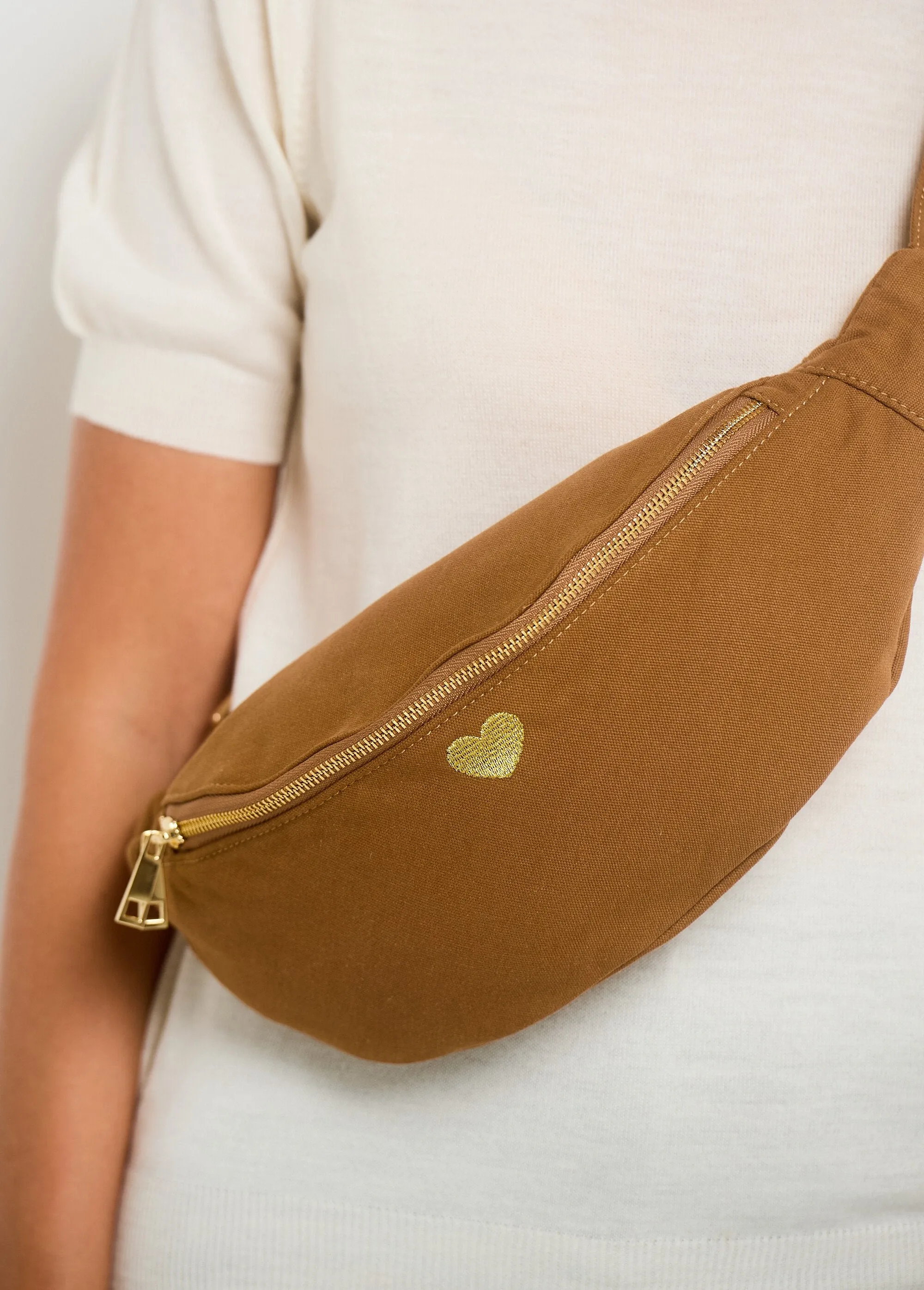 Plain zipped fanny pack with heart embroidery