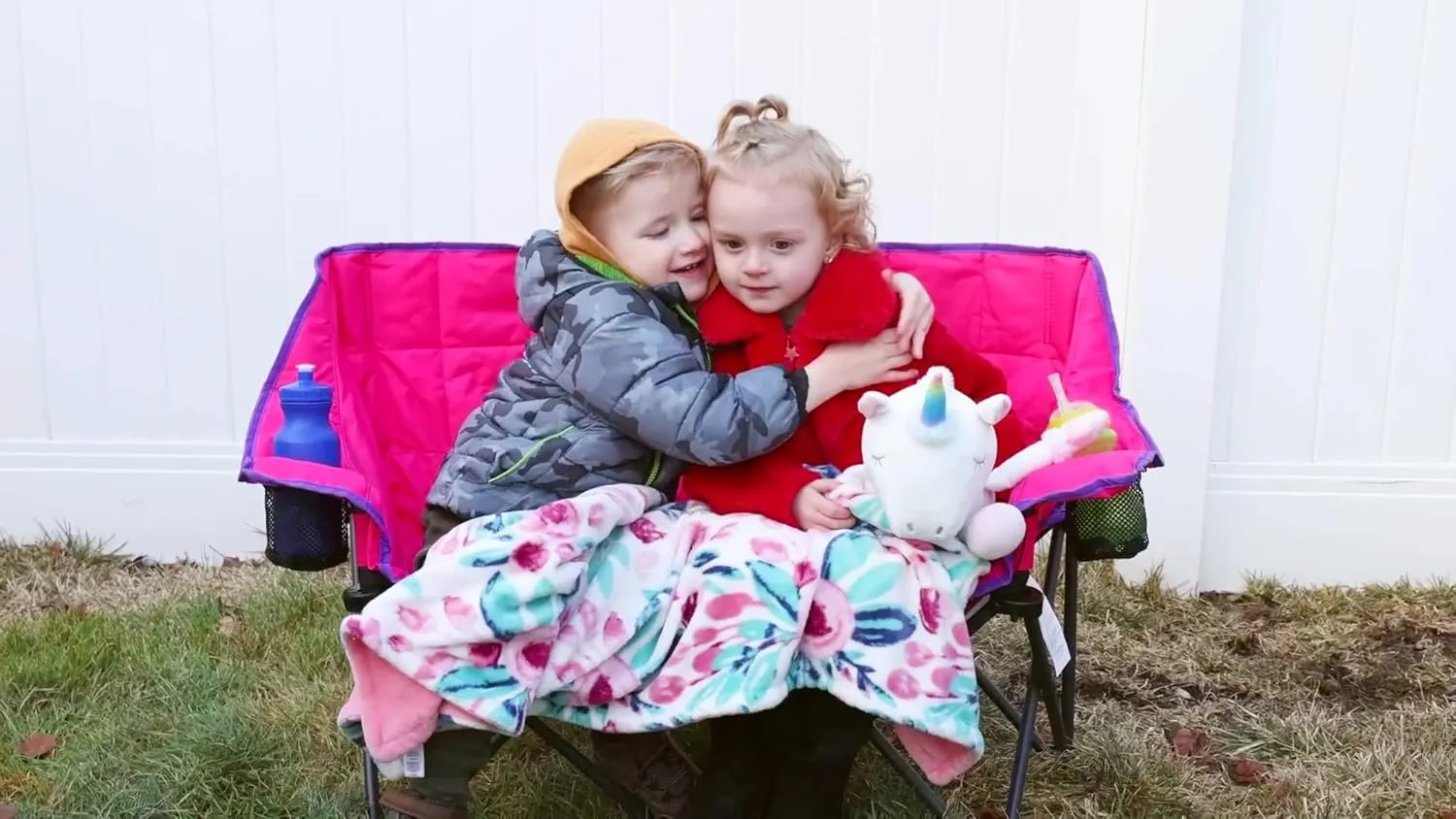 SUNNYFEEL Kids Folding Double Camping Chair, Portable Kids Camping Chairs Duo 2 Seat Chair, Padded Foldable Lawn Chairs with Cup Holder for Beach/Outdoor/Travel/Picnic, Foldable Camp Chairs 2 Person